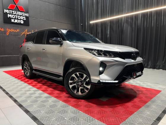 TOYOTA HILUX SW4 2.8 D-4D TURBO DIESEL DIAMOND 7L 4X4 AUTOMÁTICO